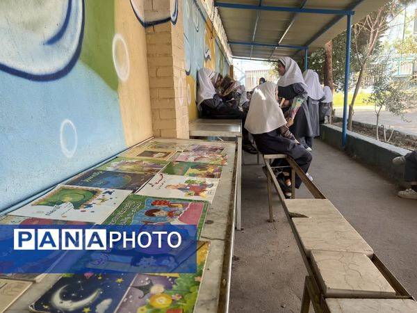 از «درخت آرزوها» تا «نمایشگاه هنری» در جشن روز کودک دبستان احمد کاظمی ۲