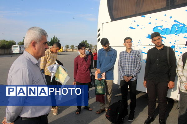 دانش آموزان بوشهر برای دیدار با رهبر انقلاب عازم تهران شدند 