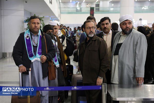 آیین بدرقه دانش‌آموزان و مربیان عمره‌گزار به سرزمین وحی