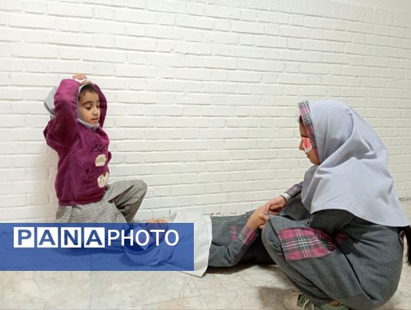برگزاری مانور زلزله در دبستان دخترانه نرجس یک 