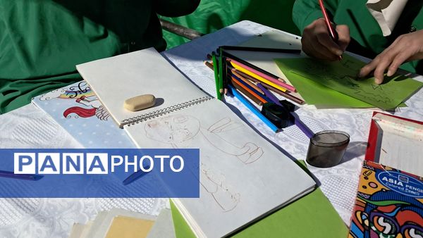 برپایی غرفه‌ای به عشق فاطمه(س)  