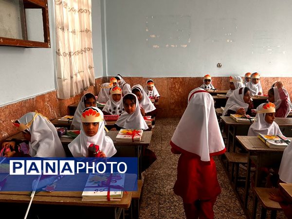 جشن شکوفهها و طنین زنگ مهر در مدرسه فاطمه الزهرا شهرستان جاسک