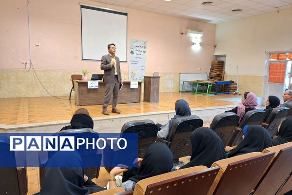 کارگاه آموزشی پیشگیری از آسیب‌های اجتماعی در آموزشگاه معارف۶ ناحیه ۳