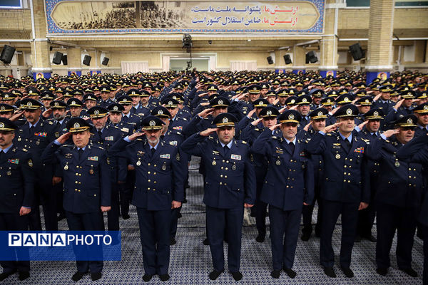 دیدار جمعی از فرماندهان نیروی هوایی و پدافند هوایی ارتش جمهوری اسلامی ایران با مقام معظم رهبری