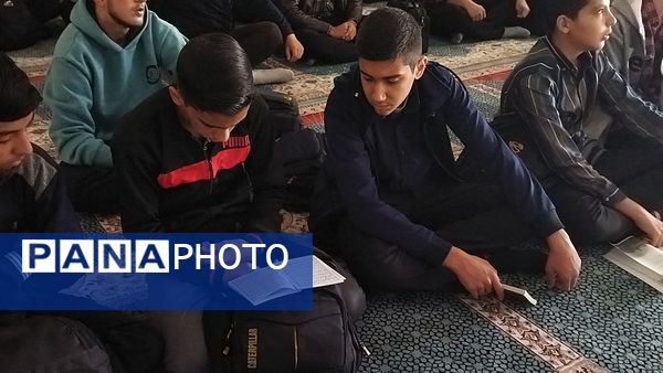 زیارت عاشورا  با یاد شهدای غزه در دبیرستان شاهد ابوذر غفاری 