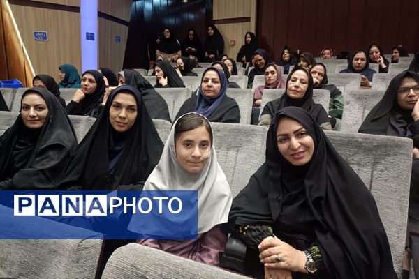 آیین تجلیل از برگزیدگان طرح و برنامه‌های آموزش بنیادین ابتدایی