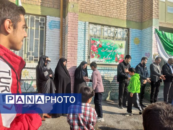 جشن میلاد امام علی(ع) و روز پدر در مدارس شهرستان سیروان 