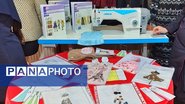 برپایی نمایشگاه آثار هنری دانش‌آموزان هنرستان حضرت خدیجه اشتهارد