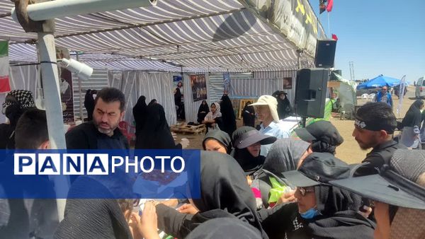 پیاده‌روی زائران در دهه پایانی ماه سفر جاده قدیم نیشابور به سمت مشهد