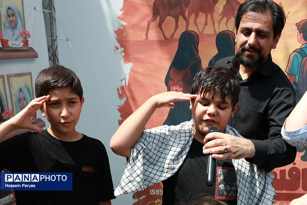 موکب «عشاق‌الحسین» سازمان دانش آموزی در راهپیمایی خانوادگی جاماندگان اربعین حسینی - تهران/ 2