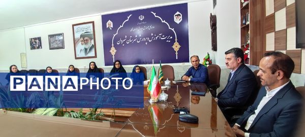 تجلیل مدیر آموزش و پرورش شهرستان شیروان از خبرنگاران پانا