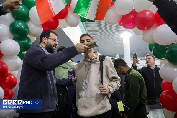 آیین بدرقه دانش‌آموزان و مربیان عمره‌گزار به سرزمین وحی