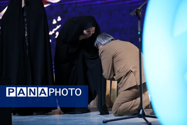 آیین تقدیر از برگزیدگان بیست و ششمین جشنواره تئاتر استان قم