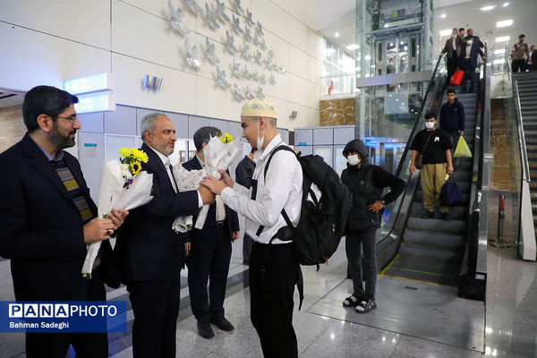 مراسم استقبال بازگشت اولین کاروان عمره گذار دانش آموزان پسر