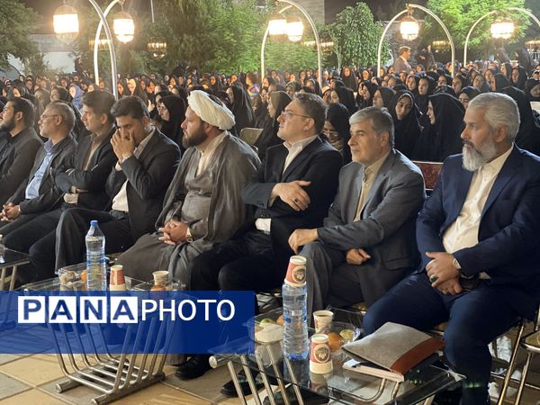 هفته‌ای برای ستایش دانایی؛ جشن معلمان در تالار ملک برگزار شد
