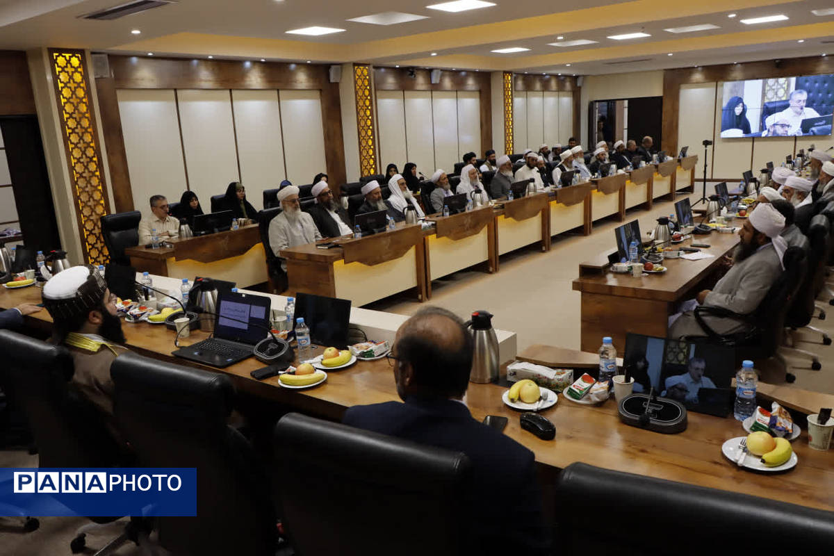 نشست وحدت علمای شیعه و اهل سنت در دانشگاه آزاد اسلامی مشهد 