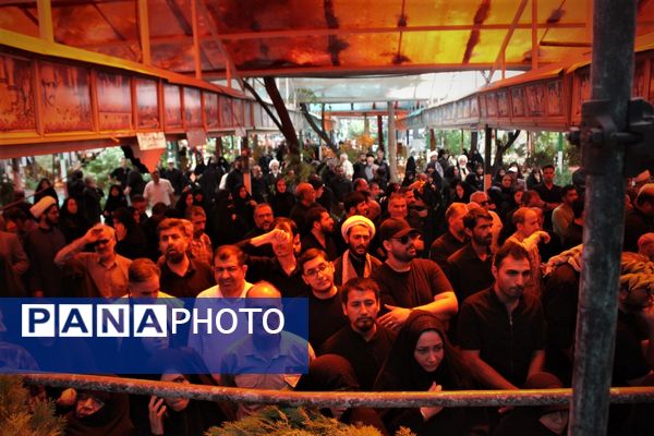 جلوه‌های حزن و خشم در مراسم تشییع شهدا