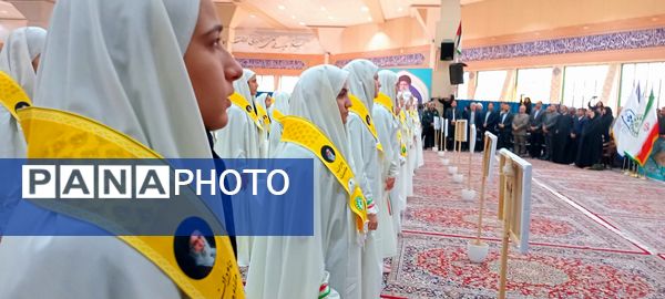 گردهمایی بزرگ دانش‌آموزان دختر مدارس غیر دولتی در همایش یاوران مقاومت یاوران نماز