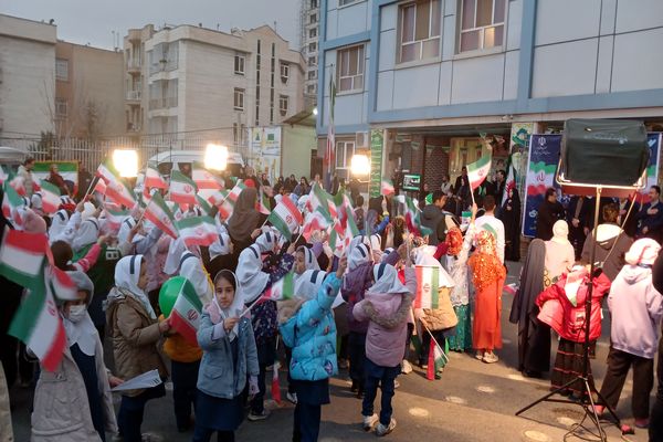 جشن پرتاب ماهواره‌های ایرانی در دبستان نرجس 