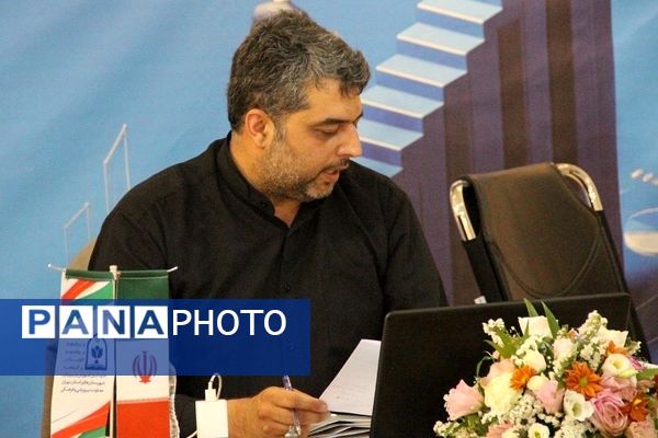 تبیین سیاست‌های ساماندهی منابع انسانی معاونت پرورشی و فرهنگی شهرستان‌های استان تهران در سال تحصیلی ۱۴۰۴-۱۴۰۳