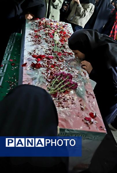 میزبانی هنرجویان هنرستان دکتر حسابی شهر محلات از پیکر شهید گمنام دفاع مقدس 