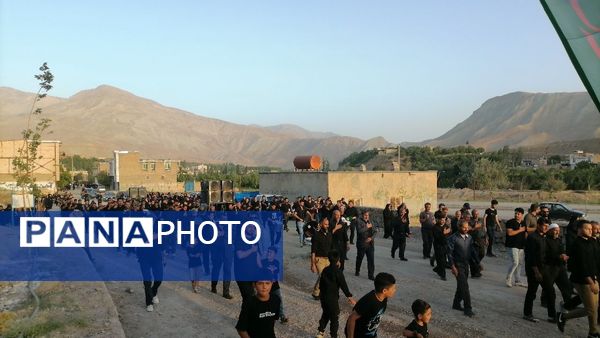آیین زنجیر زنی و عزاداری روز تاسوعای حسینی