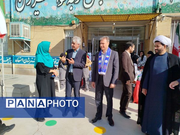 انتخابات شورای دانش آموزی در دبیرستان دخترانه امید 