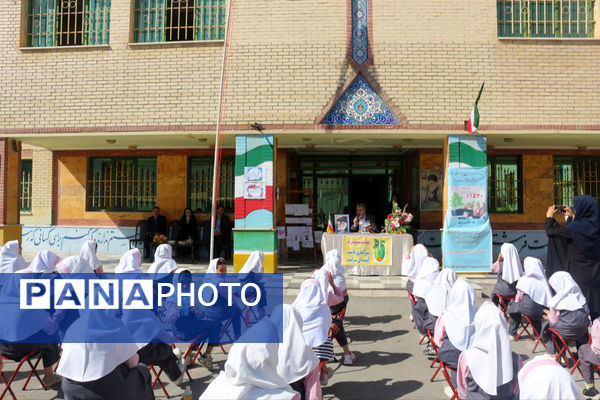 نواختن زنگ هفته سلامت‌روان در دبستان پروین اعتصامی فیروزکوه
