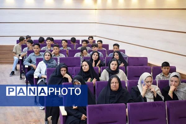 جشن تکلیف 86 دانش‌آموز دبیرستان علوی بهاباد