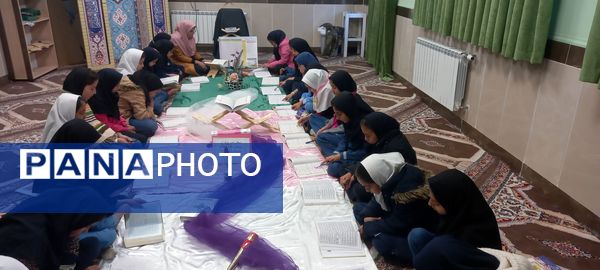 محفل انس با قرآن کریم در دبستان داریوش گنجی