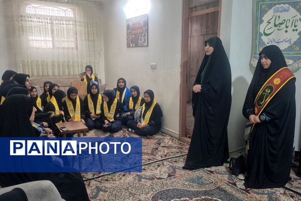 دیدار دانش آموزان فرزانگان با خانواده شهید صفری علمدار