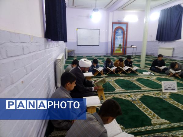 محفل انس با قرآن کریم در دبستان فضیلت کاشمر 
