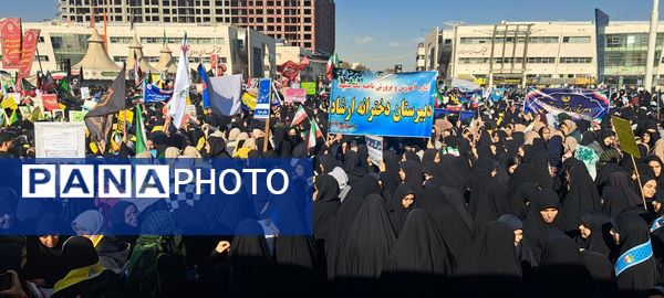 اجتماع عظیم دانش‌آموزان شهر مشهد به مناسبت روز دانش‌آموز