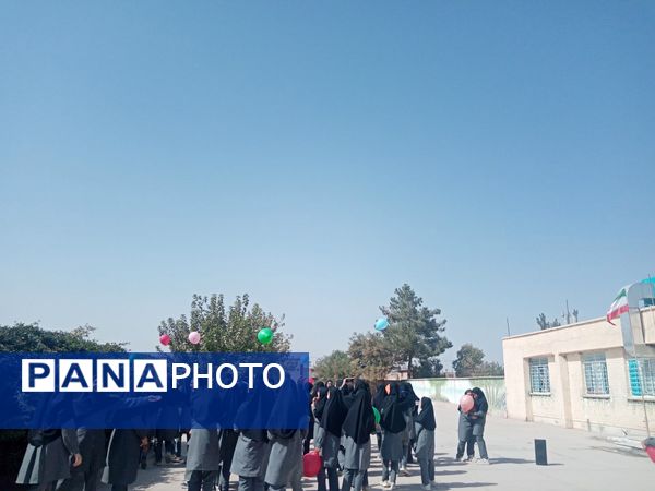 جشنواره غذای سالم در مدرسه حاج مهدی روحانی