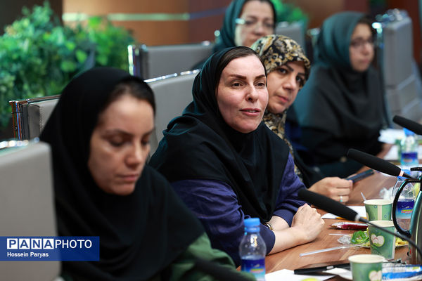 نشست خبری معاون بهداشت با موضوع هفته سلامت‌روان و پویش سلامت دهان و دندان