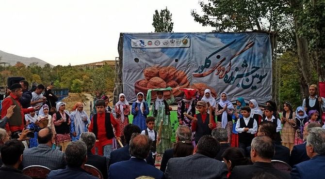 برگزاری جشنواره گردوی استان اردبیل در شهر کلور خلخال