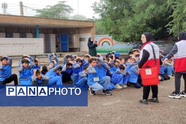 برگزاری مانور «زلزله و ایمنی» زیر بارش رحمت الهی