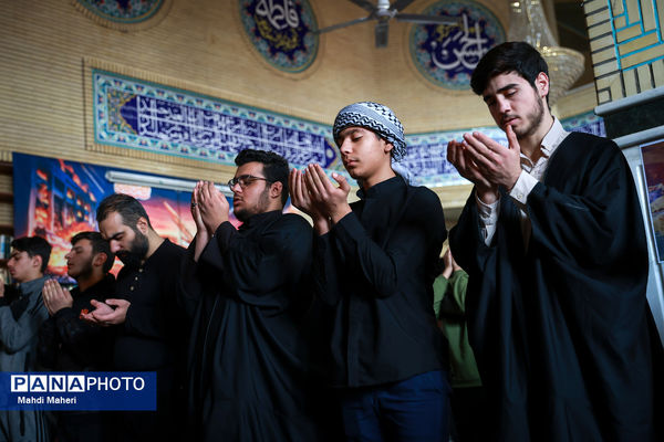 اعتکاف دانش‌آموزی در مسجد قمربنی هاشم (ع)