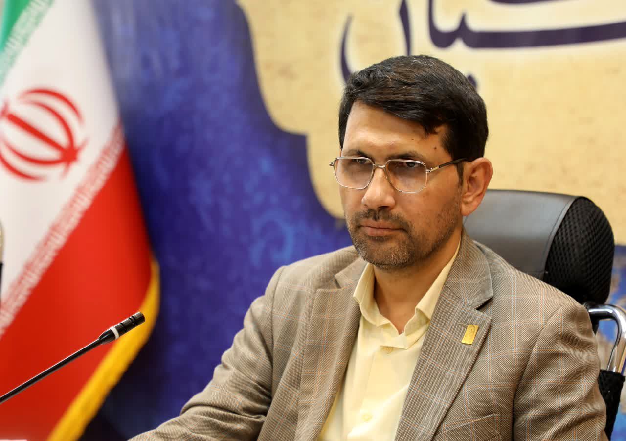 اهدای کلام الله مجید از سوی دفتر رهبر معظم انقلاب اسلامی (مدظله العالی) به نو دانشجو معلمان