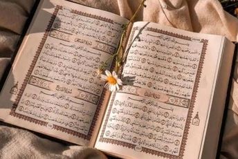 «نور هدایت در دستان کوچک: جشن باشکوه قرآن کلاس چهارمی‌ها؛ گامی به سوی اوج معرفت»