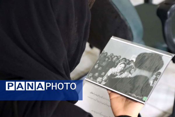 دانش آموزان اسلامشهری هنرستان شهدای واوان میزبان مراسم افتتاحیه نمایشگاه پوستر "پدر طالقانی"
