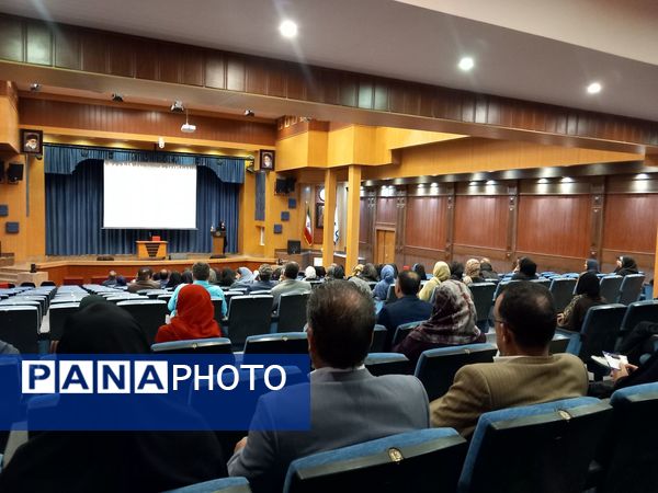 اولین مجمع عمومی انجمن اولیا ومربیان دبیرستان آرمینه مصلی نژاد ناحیه ۶