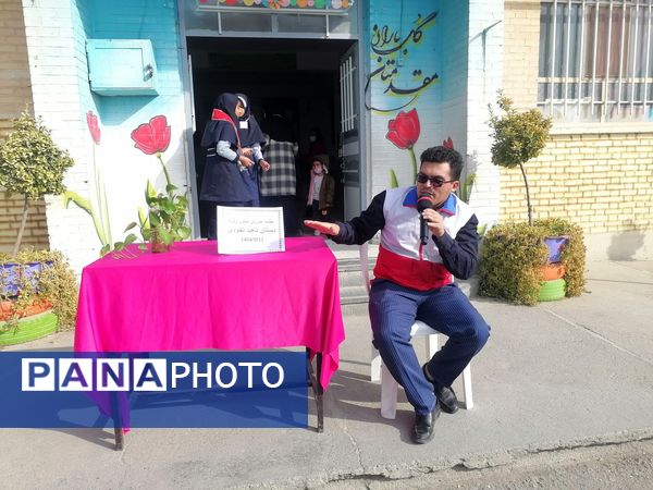  آموزش نحوه پناهگیری وآمادگی برای  مانور زلزله