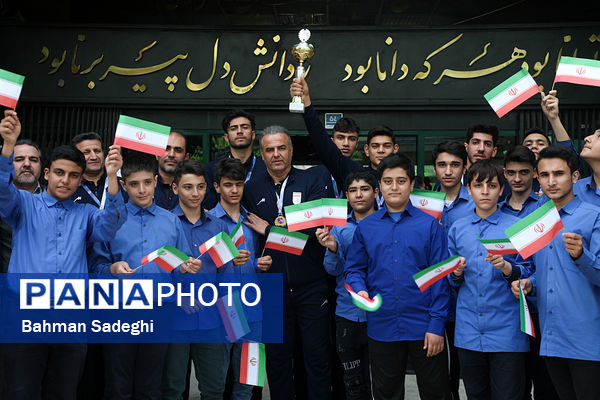  دیدار صمیمی وزیر آموزش و پرورش با قهرمانان رقابت‌های جهانی والیبال دانش‌‌آموزی صربستان ۲۰۲۴