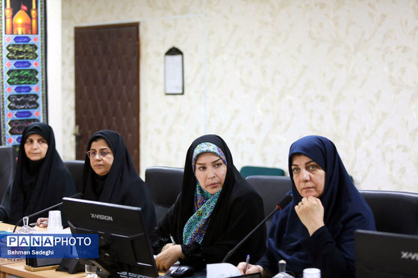 میزگرد علمی و تخصصی بررسی چالش ها و تحولات آموزش و پرورش در حوزه منابع انسانی