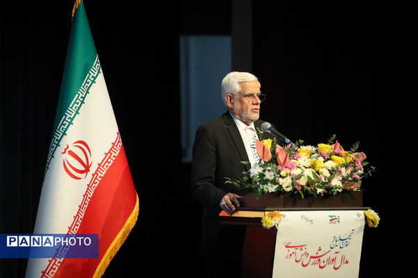 تجلیل از مدال آوران ورزش دانش‌آموزی