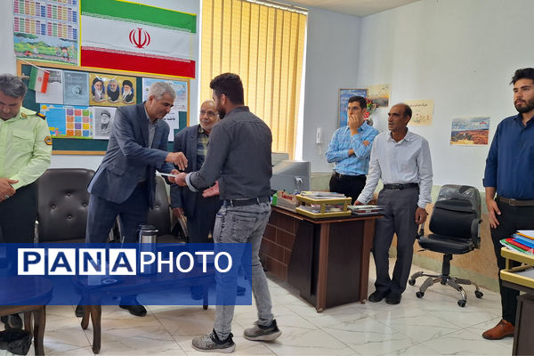 آیین تجلیل از معلمان مدارس ایزدخواست