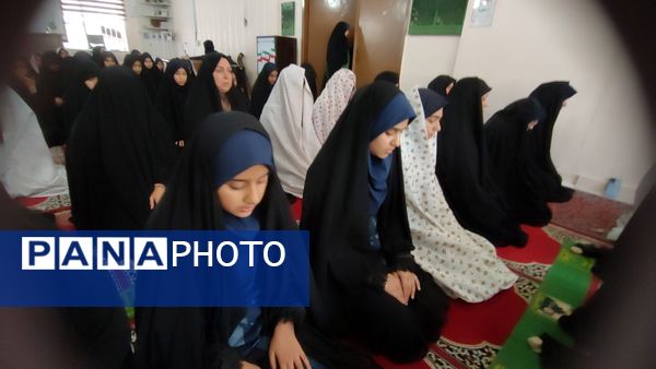 محفل نماز جماعت در دبیرستان شاهد تکتم