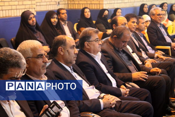 آیین سپاس معلم در دبستان دخترانه شهید باهنر بوشهر