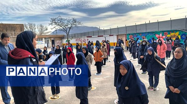 مانور زلزله در دبیرستان حضرت سکینه